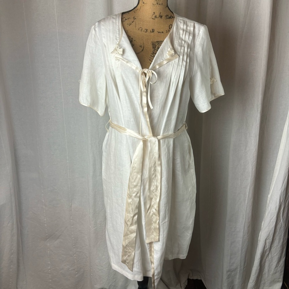 Kumi Kookoon White Linen Robe Women’s M Satin Trim Embroidered Sash Belt